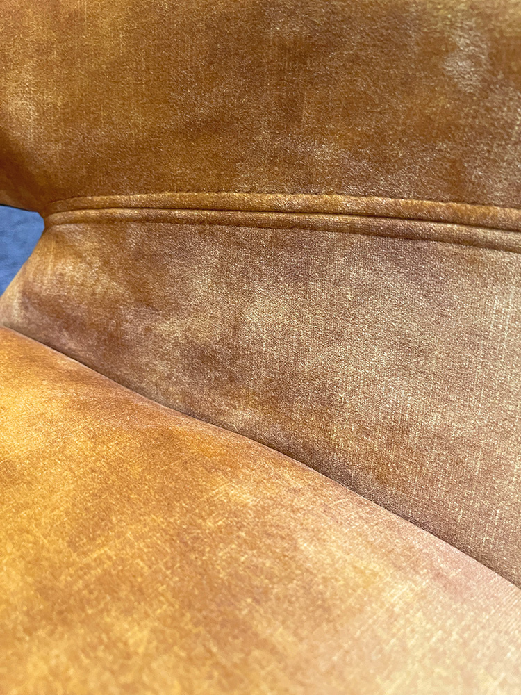Armlehnenstuhl Katy Velour Gold 180° drehbar Rückenbelüftung Stativgestell