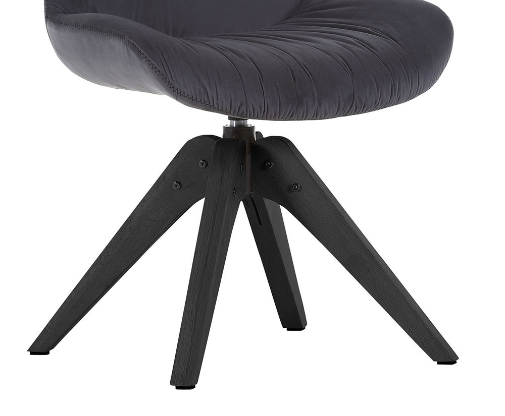 Stuhl Iggy Samtstoff schwarz Gestell Eiche schwarz lackiert 360° drehbar mit schwarzer Zick-Zack-Naht